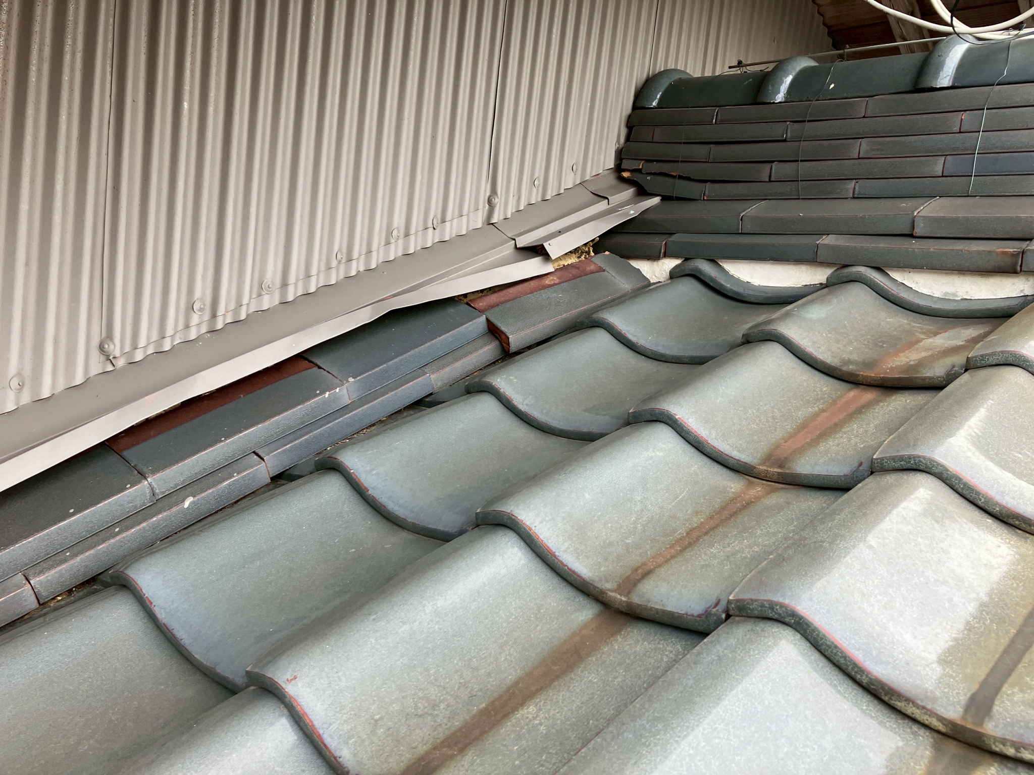 屋根と壁の取り合い部